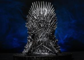 Game of Thrones: Πουλήθηκε σχεδόν 1,5 εκατ. δολάρια σε δημοπρασία ο αυθεντικός θρόνος