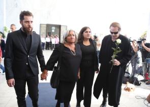 Μίμης Πλέσσας: Συγκίνηση στο «τελευταίο αντίο» στον σπουδαίο μουσικοσυνθέτη (Photos)
