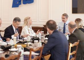 Μητσοτάκης: Συνάντηση με τους ευρωβουλευτές της Ν.Δ. στο Μαξίμου - Τι συζήτησαν