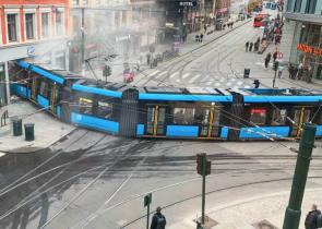 Τραμ έπεσε σε κατάστημα στο κέντρο του Οσλο