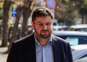 Ζαχαριάδης εναντίον Κασσελάκη: «Είμαστε σε άμυνα γιατί ήρθε να μας διαλύσει»