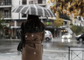 Πολική αέρια μάζα φέρνει πτώση θερμοκρασίας, βροχές και χιόνια στα ορεινά