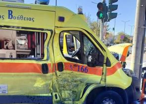 Τροχαίο στο Χαϊδάρι: Βίντεο-σοκ από τη σύγκρουση του ασθενοφόρου με την μηχανή