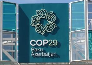 Συμφωνία στην COP29: «Σημαντικό βήμα» λένε οι ΗΠΑ, «απογοητευτική» τη θεωρεί η Γαλλία