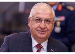 Γκιουλέρ: Η Άγκυρα μπορεί να προσφέρει στρατιωτική βοήθεια στη Συρία