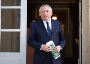 Γαλλία: Ακροδεξιά και Μελανσόν απειλούν με Πρόταση Μομφής τον Μπαϊρού