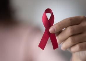 Παγκόσμια Ημέρα κατά του AIDS: Σημαντικό πρόβλημα η καθυστερημένη διάγνωση