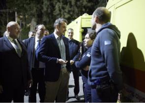 Στο Συντονιστικό Κέντρο του ΕΚΑΒ ο Μητσοτάκης - Έστειλε μήνυμα μέσω του ασυρμάτου