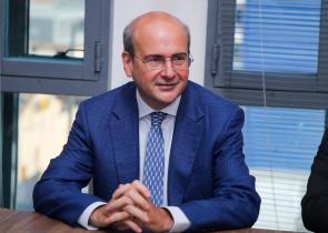 Χατζηδάκης: Με τον εξωδικαστικό ανακουφίζουμε δεκάδες χιλιάδες οφειλέτες