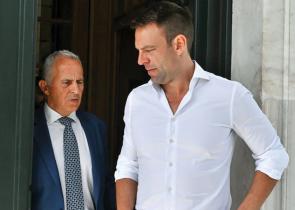 «Πλεύση» με… ναύαρχο για δεκάδα στη Βουλή ο Κασσελάκης