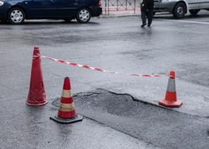 Ζωγράφου: Κλειστή η οδός Αλέξανδρου Παναγούλη λόγω καθίζησης του οδοστρώματος