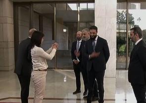 Συρία: Ο Αλ Τζολάνι υποδέχθηκε δια χειραψίας μόνο τον Μπαρό και όχι την Μπέρμποκ