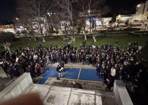 Συγκέντρωση διαμαρτυρίας έξω από την ΕΡΤ για τα Τέμπη