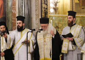 Τέμπη: Τρισάγιο για τα θύματα της τραγωδίας από τον Αρχιεπίσκοπο στη Μητρόπολη