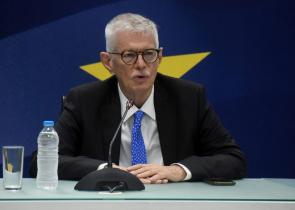 Πίσω από την παραίτηση Δοξιάδη