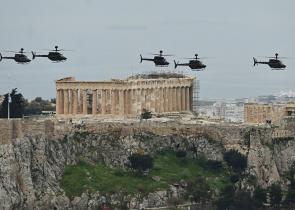 Βloomberg: Η Ελλάδα παραδίδει μαθήματα στην Ευρώπη για τις αμυντικές δαπάνες