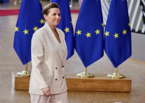 Δανία: Τριήμερη επίσκεψη της πρωθυπουργού Φρεντέρικσεν στη Γροιλανδία για συνομιλίες με τη νέα κυβέρνηση του νησιού