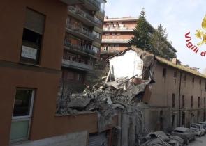Έκρηξη από διαρροή φυσικού αερίου ισοπέδωσε κτίριο στη Ρώμη - Γυναίκα ανασύρθηκε ζωντανή
