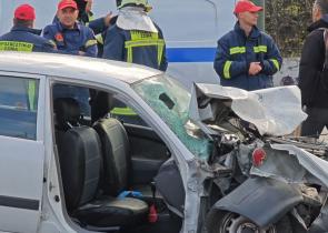 Δύο νεκροί και τέσσερις τραυματίες σε σοβαρό τροχαίο στην Κατεχάκη