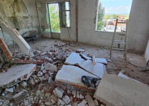 Τραγωδία στα Φάρσαλα: Νεκρός 19χρονος που καταπλακώθηκε από τοίχο