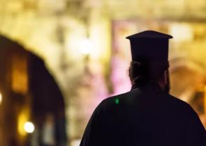 Ομόφωνη καταδίκη ιερέα για βιασμό και αποπλάνηση ανήλικης στην Άρτα