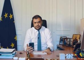Παύλος Μαρινάκης: Τι απάντησε σε πολίτες για στεγαστικό, οικονομία και Youth Pass