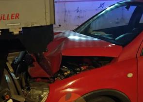 Τροχαίο μυστήριο στον Κηφισό: Αυτοκίνητο «καρφώθηκε» σε φορτηγό και οι επιβάτες εξαφανίστηκαν