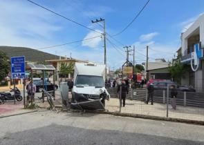 Τροχαίο στον Μαραθώνα: Φορτηγό εξετράπη της πορείας του και τραυμάτισε 16χρονο (Photos)