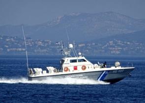 Ακυβέρνητο φορτηγό πλοίο βόρεια της Άνδρου