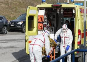 Τραγωδία στην Πατρών - Αθηνών: Νεκρή 22χρονη που κατέβηκε να δει τη ζημιά από τροχαίο και την παρέσυρε φορτηγό